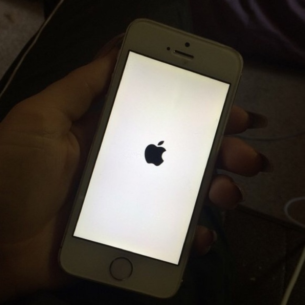 iPhone 5s - Picture 2 of 2